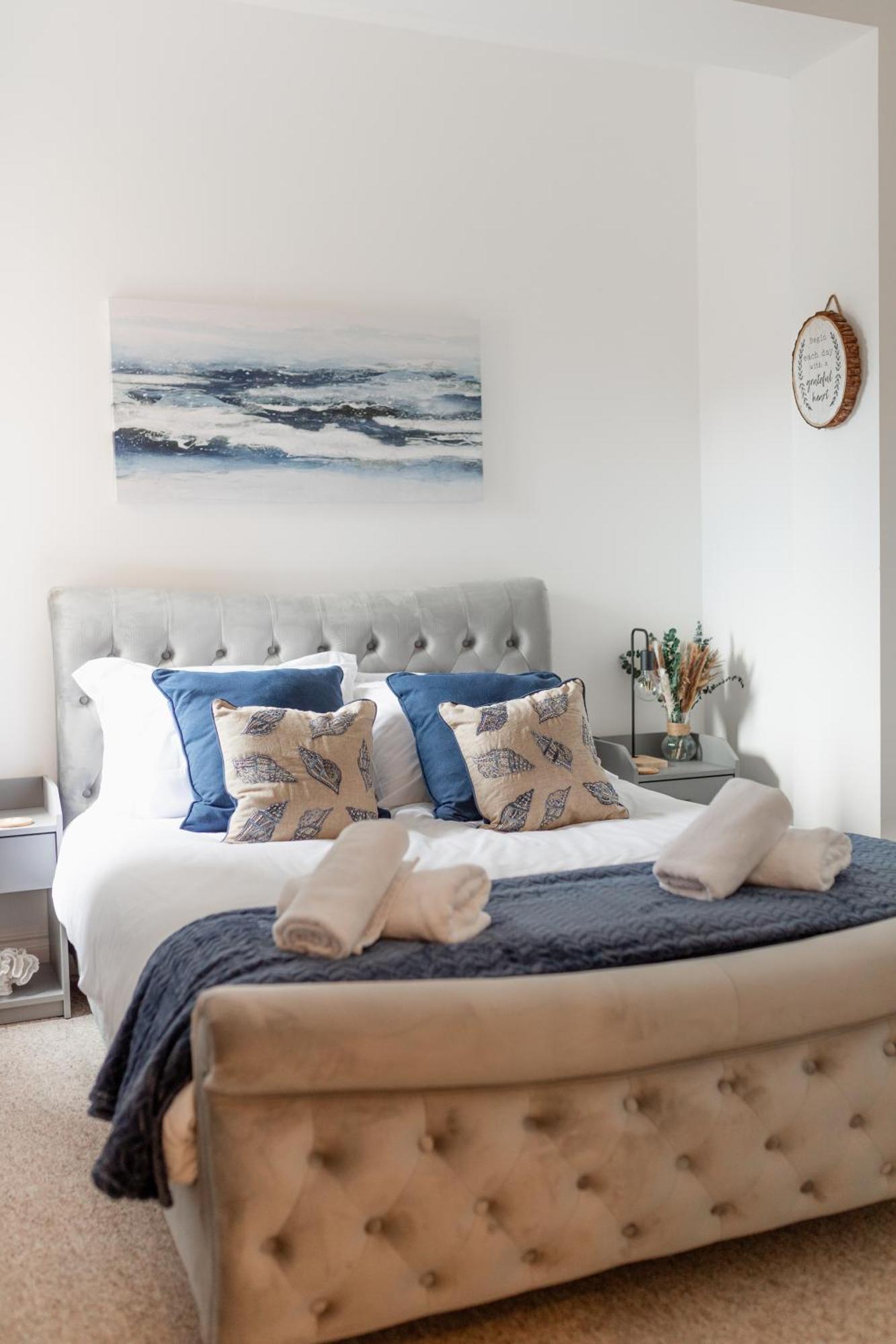 Charming Beachside Town House Apartment *