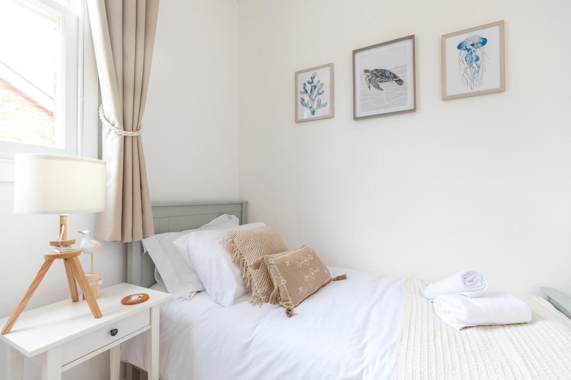 Apartment Charming Beachside Town House *