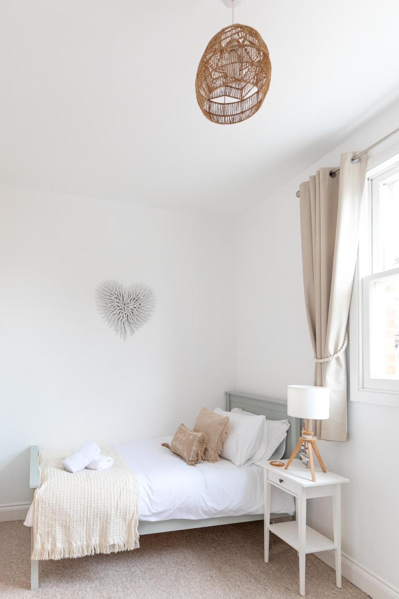 Charming Beachside Town House Ryde (Isle of Wight)