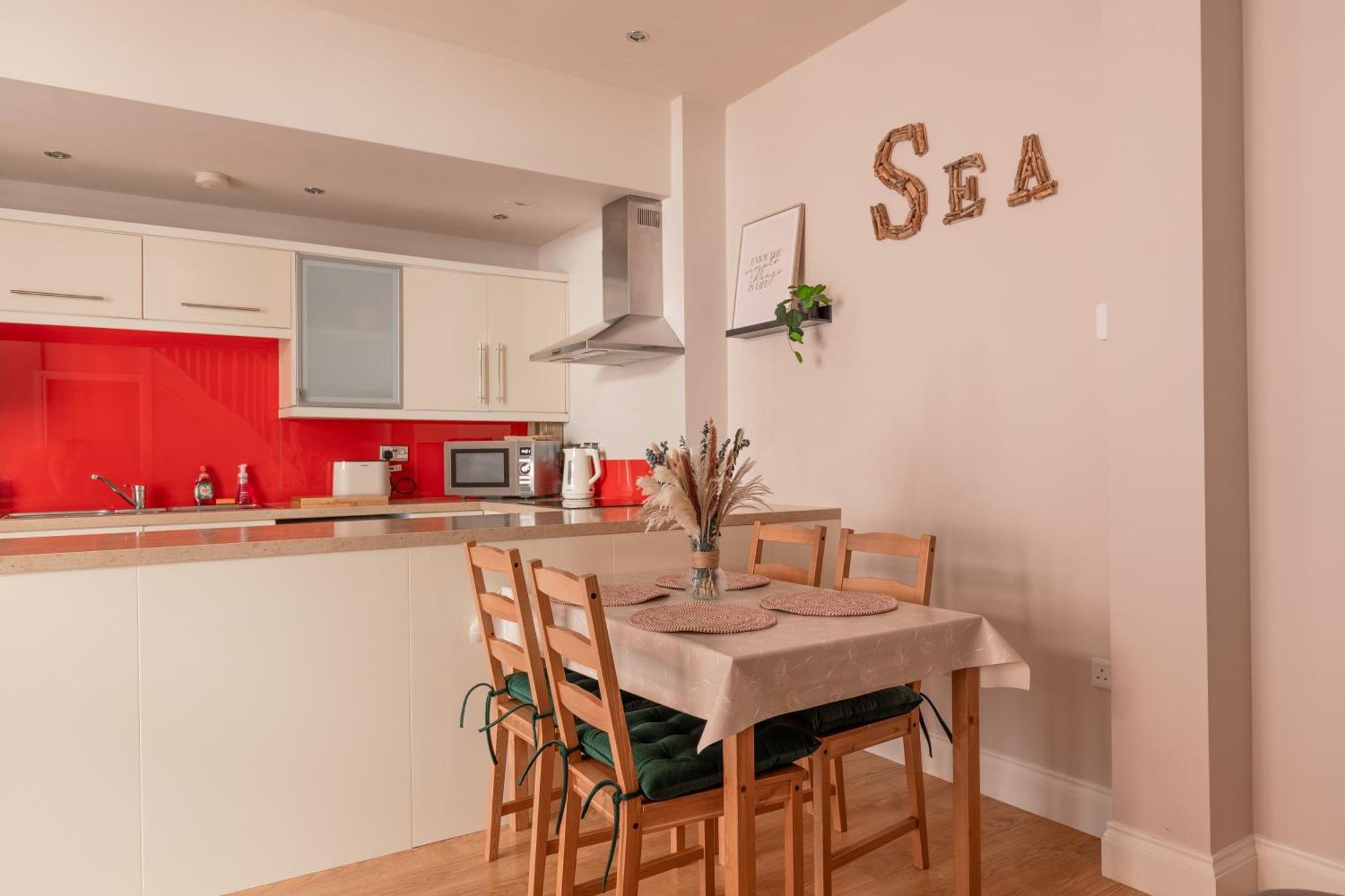 Charming Beachside Town House Apartment
